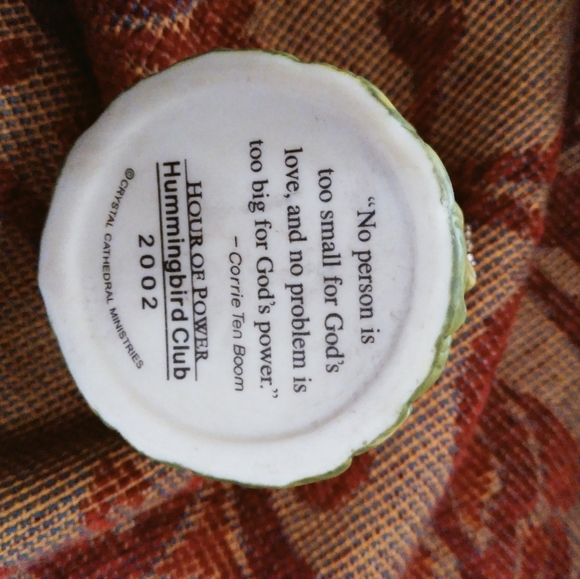 Collectable porcelain mini pill comtainer - Picture 7 of 13